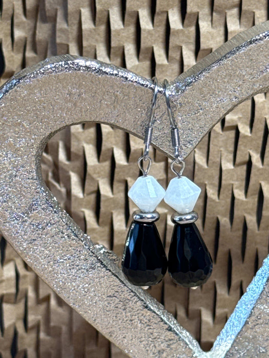 Cercei cu Onix Negru si Piatra Lunii - Mayris Gems