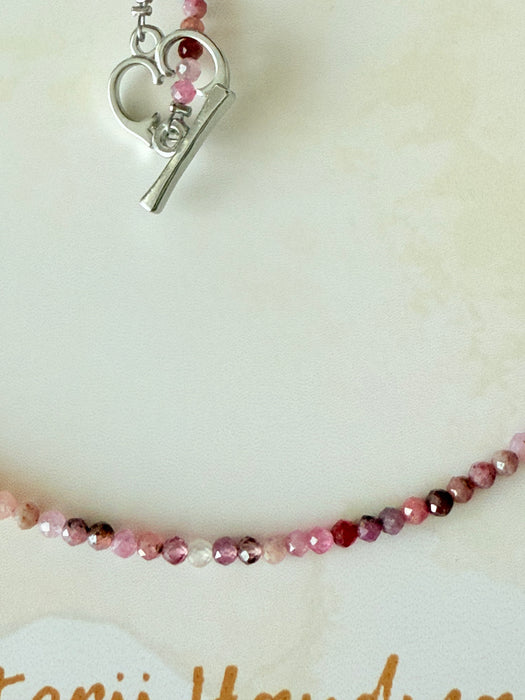 Colier Safir Colorat – Eleganță & Înțelepciune