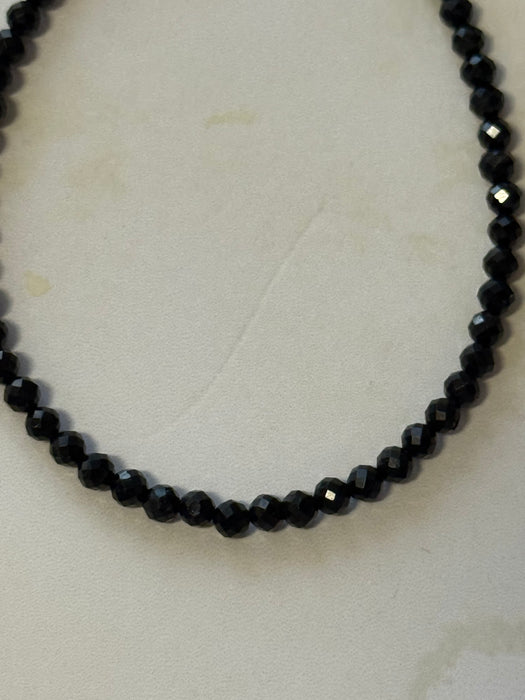 Brățară din Obsidian Negru – Protecție Energetică și Claritate Interioară