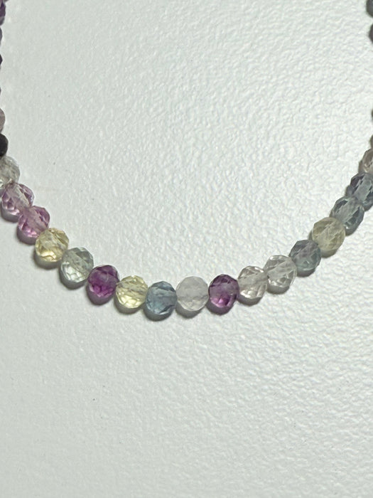 Bratara din fluorite